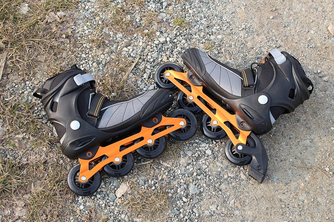rollerskates-673725_1280