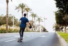 Czy mogę jeździć na rolkach po jezdni?