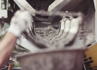 Jakie dodatki do betonu poprawiają jego właściwości?