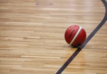 Skysurfing – snowboard w powietrzu, czyli latanie na desce