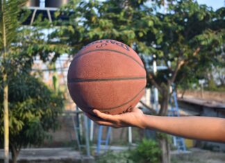 Cnapan – walijska gra, w której liczyła się siła i chaos