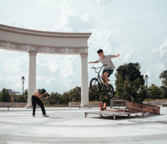 Dżunglowe parki linowe – test równowagi nad otchłanią zieleni