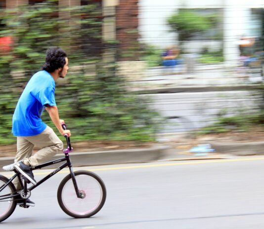 Sporty kosmiczne: Jak rywalizacja w przestrzeni wpłynie na nasze ciała?