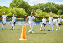 Strój do piłki nożnej – wybór strojów piłkarskich dla profesjonalistów i szkółek Strój do piłki nożnej – wybór strojów piłkarskich dla profesjonalistów i szkółek