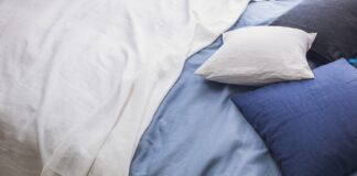 Ile prań wytrzymuje obrus plamoodporny – testy i fakty